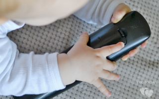 Dlaczego dzieci tak lubią piloty?