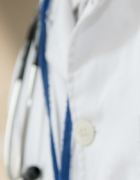 Półki na ścianie w pokoju dziecięcym