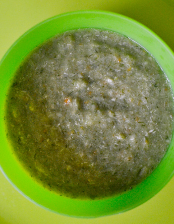 Zupa szpinakowa z warzywami i królikiem