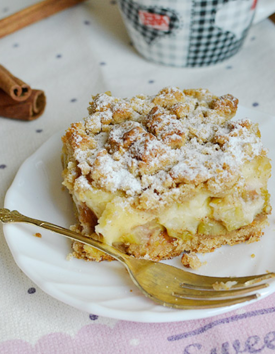 Kruche ciasto z rabarbarem i budyniem