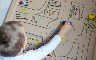 Jak zrobić parking z kartonu?