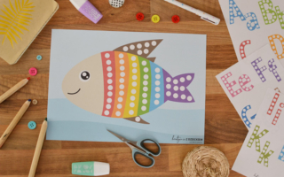 Tęczowa rybka – wyklejanka dla dzieci do druku