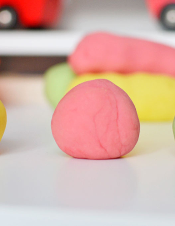 Najlepsza domowa ciastolina – jak zrobić miękką ciastolinę?