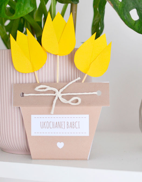 Kwiaty z papieru – pomysł na prezent dla babci DIY