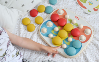 Układanka dla malucha, która uczy kolorów