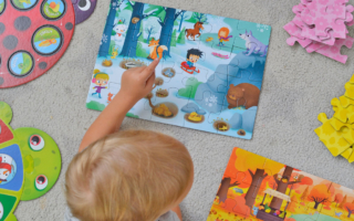 Pory roku i czas – kolorowe puzzle i układanki dla dziecka
