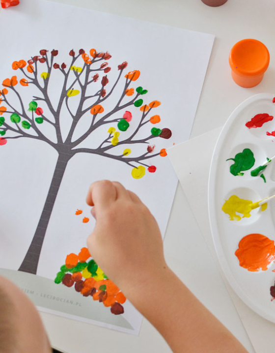 Jesienne drzewo malowane patyczkami – szablon do druku