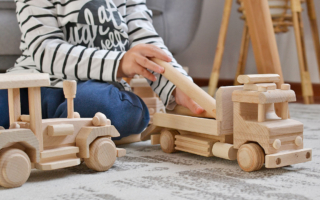 Kreatywne drewniane autka dla dzieci