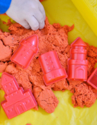 Bałwanek z rolki papieru – zimowe prace plastyczne dla dzieci