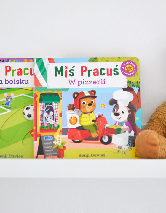 Miś Pracuś na boisku i w pizzerii – Nowości z otwieranymi okienkami
