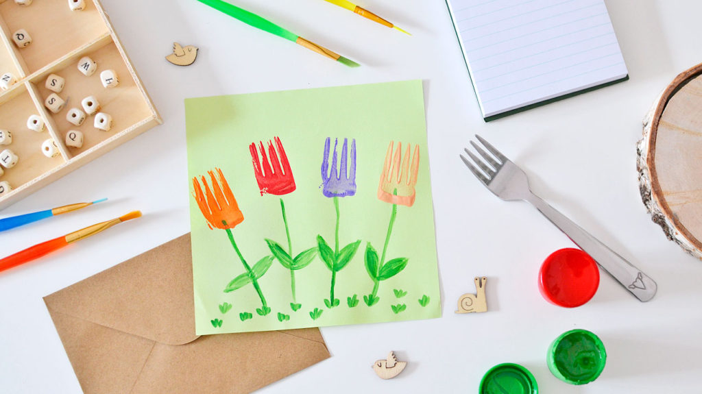 Kwiaty malowane widelcem - wiosenne zabawy dla dzieci