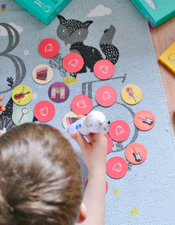 Czytaj z Albikiem i baw się – Mówiące piórko, książki i gry!