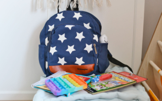 Czym zająć dzieci w samochodzie? Sposoby na podróż z dzieckiem