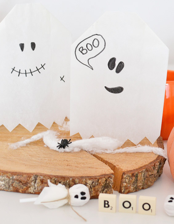 Halloweenowe dekoracje – duszki z torebek i lizaków