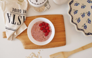 Kokosowa owsianka z malinami