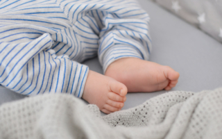 Najzdrowsza pozycja do spania dla małych dzieci