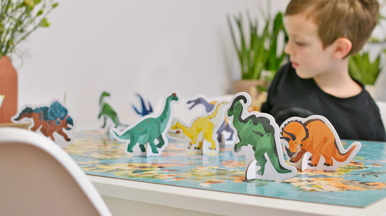 Dzień Dinozaura - zabawki i darmowe karty pracy