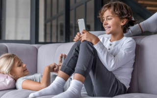 Pierwszy telefon dla dziecka – na jakie funkcje zwrócić uwagę?