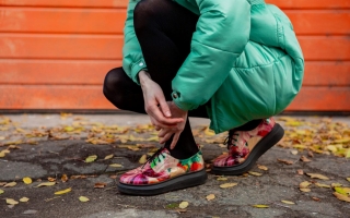 Lato się kończy i nie masz odpowiednich butów? Kup cieplejsze obuwie!