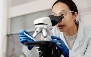 Zaburzenia hormonalne u kobiet – objawy, przyczyny, leczenie, profilaktyka