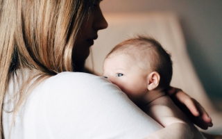 Pierwsze dni po porodzie – opieka nad noworodkiem