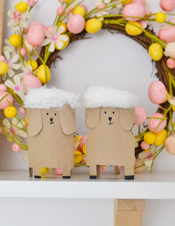 Baranek z rolki po papierze toaletowym