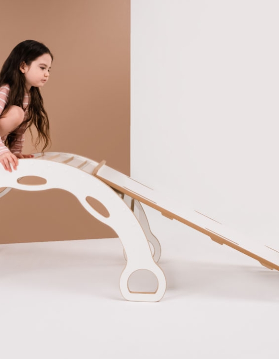 Dlaczego warto podarować dziecku meble i zabawki marki tupti.wood? Wyjaśniamy