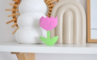 Jak zrobić kwiatek z rolki po papierze toaletowym?