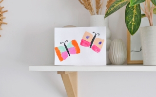 Motylek malowany gąbką – wiosenna zabawa dla dzieci