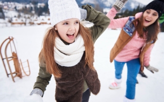 Najlepsze zimowe atrakcje dla dzieci w Polsce z łatwym dojazdem koleją